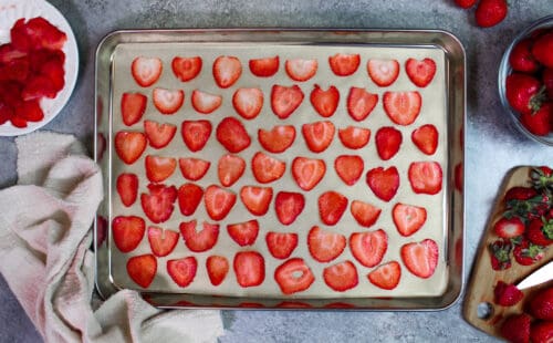 烤箱干燥的srawerries的图象