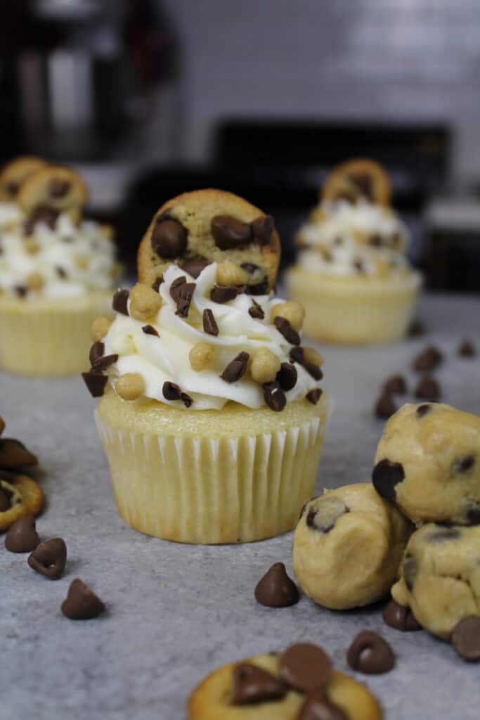 巧克力曲奇面团塞蛋糕的形象