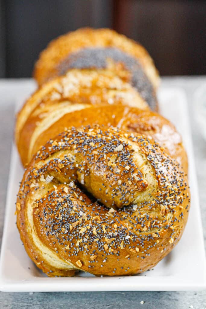 想象一下把自制的百吉饼堆在盘子里