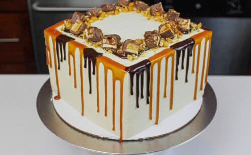 士力架夹带焦糖和巧克力的蛋糕