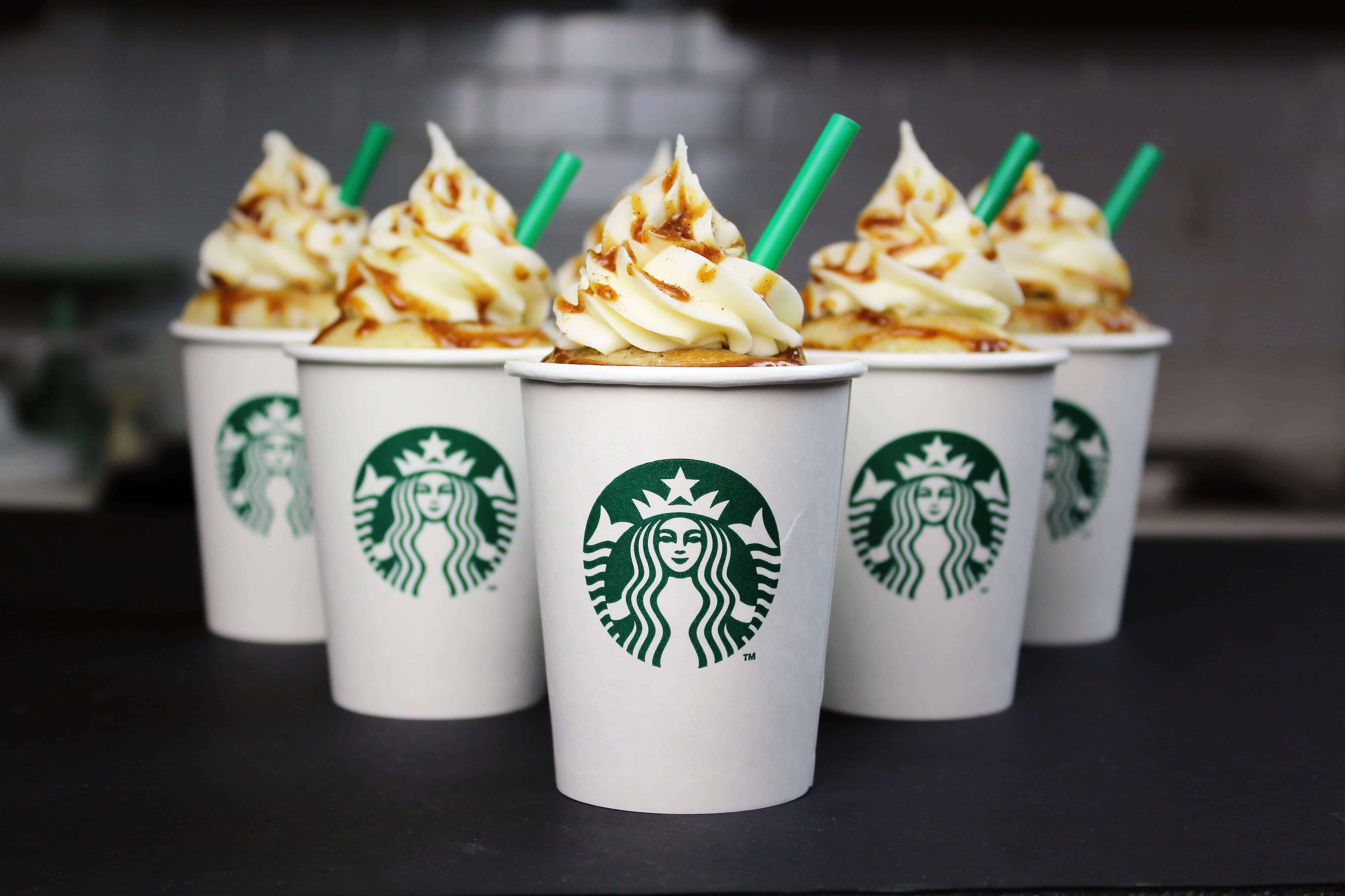 南瓜辣拿铁杯形蛋糕照片