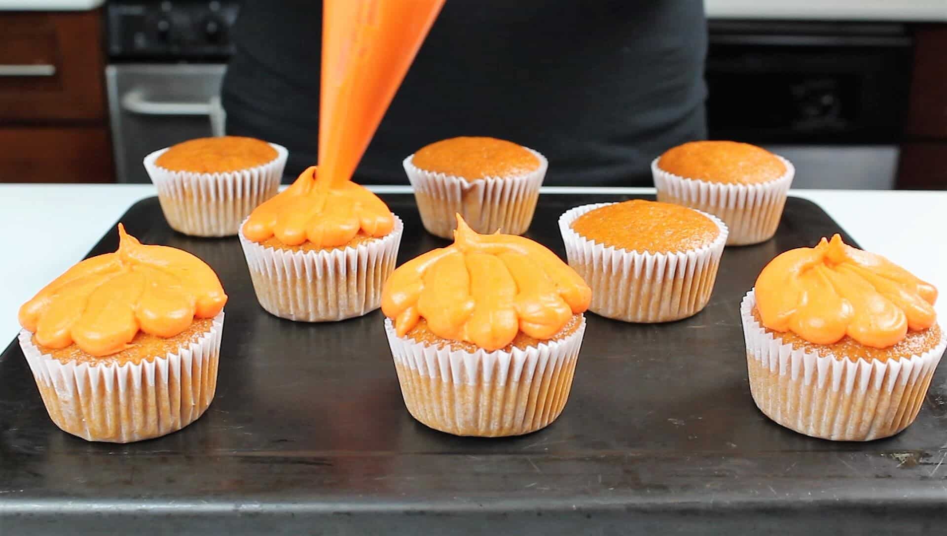 照片的南瓜杯蛋糕霜与橙奶油芝士霜