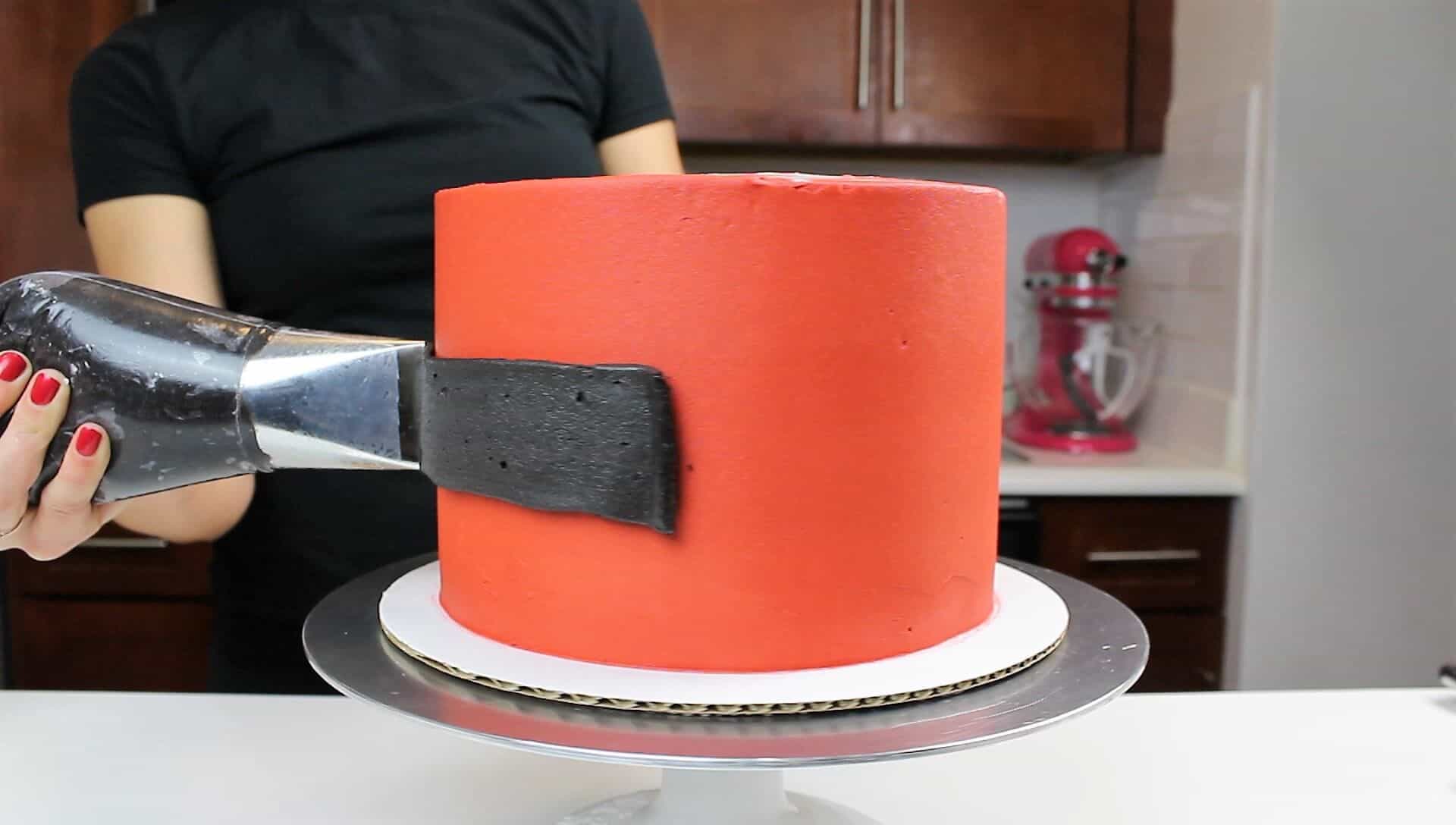 上圣诞老人蛋糕管道黑结霜的图像是圣诞老人的带