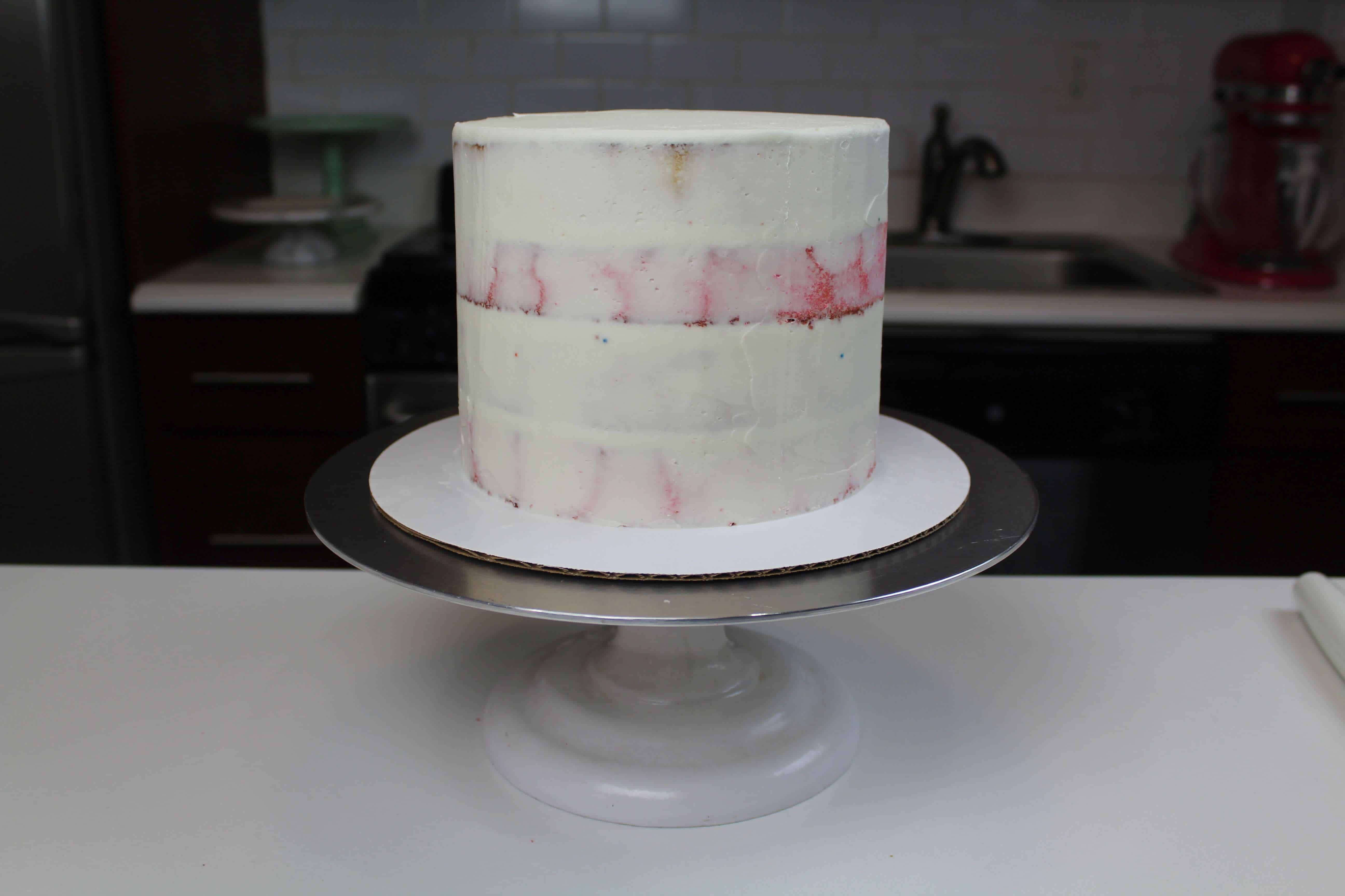 马戏团的动物cake crumb coat