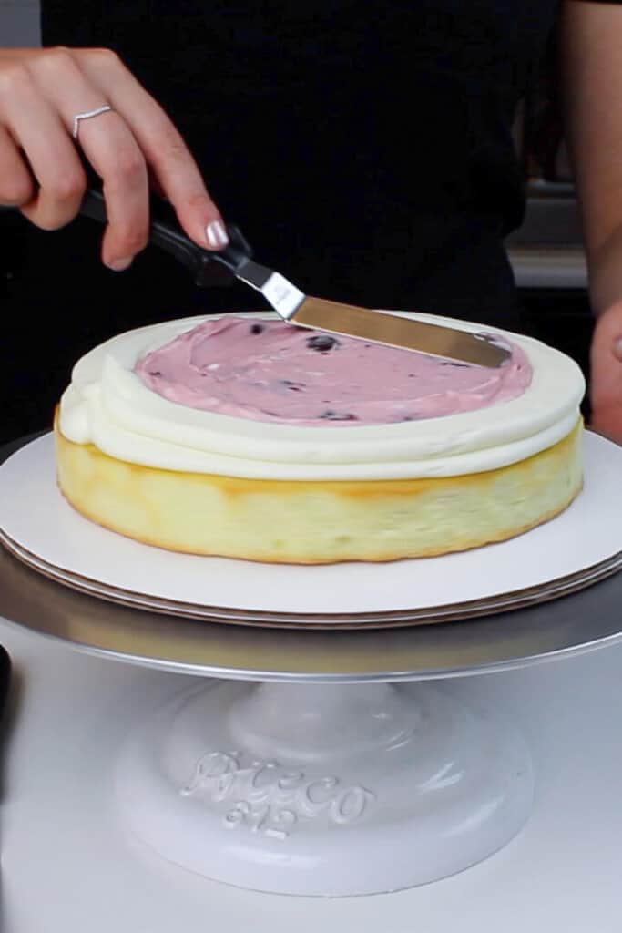 结霜的形象与樱桃填充坝