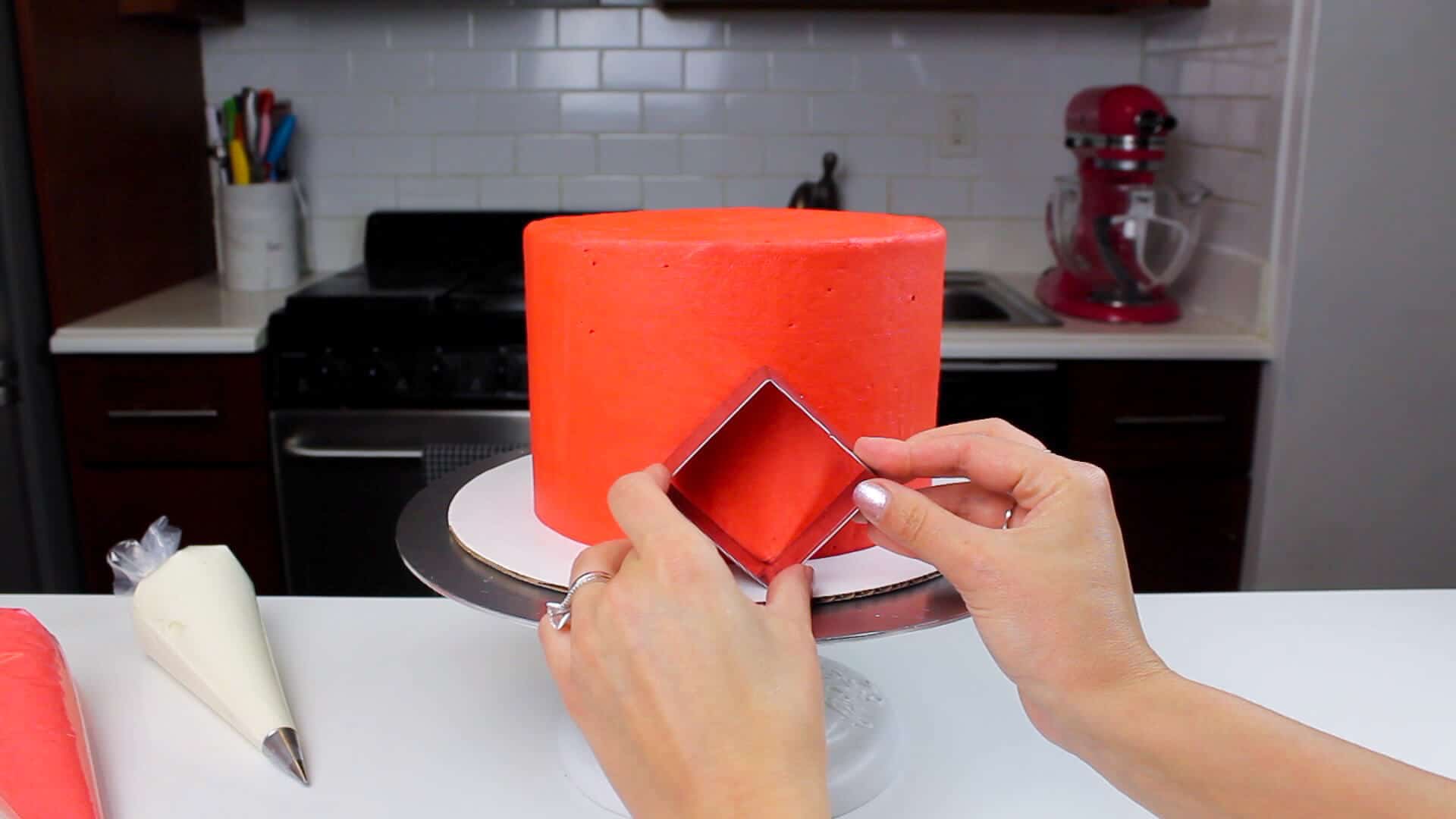 在具有方形刀具2毛衣蛋糕使得轮廓