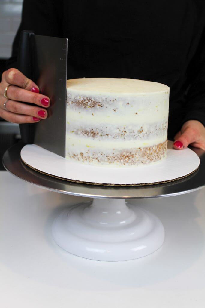 这种橄榄油蛋糕结霜与柠檬奶油乳酪糖霜