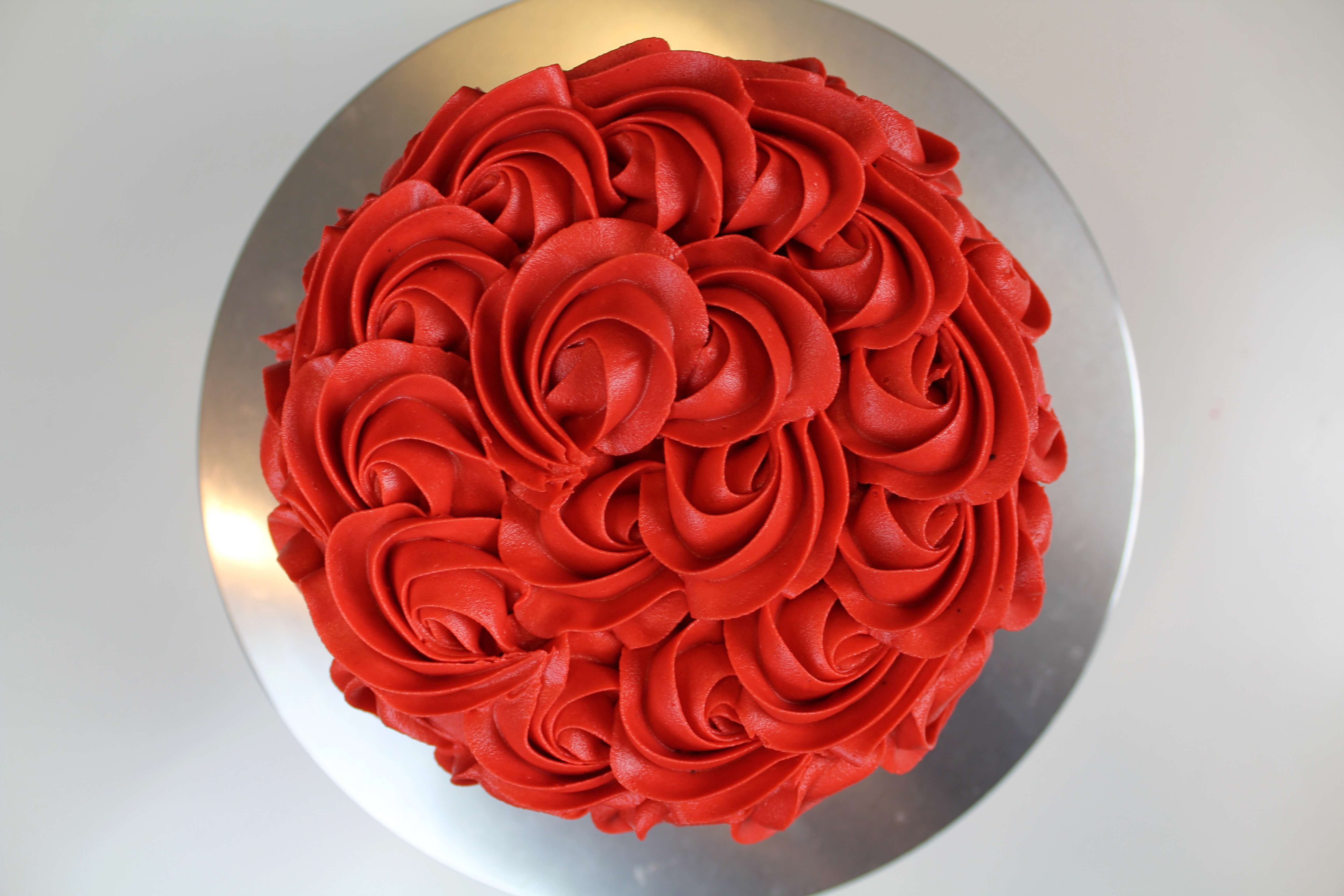 红奶油玫瑰蛋糕