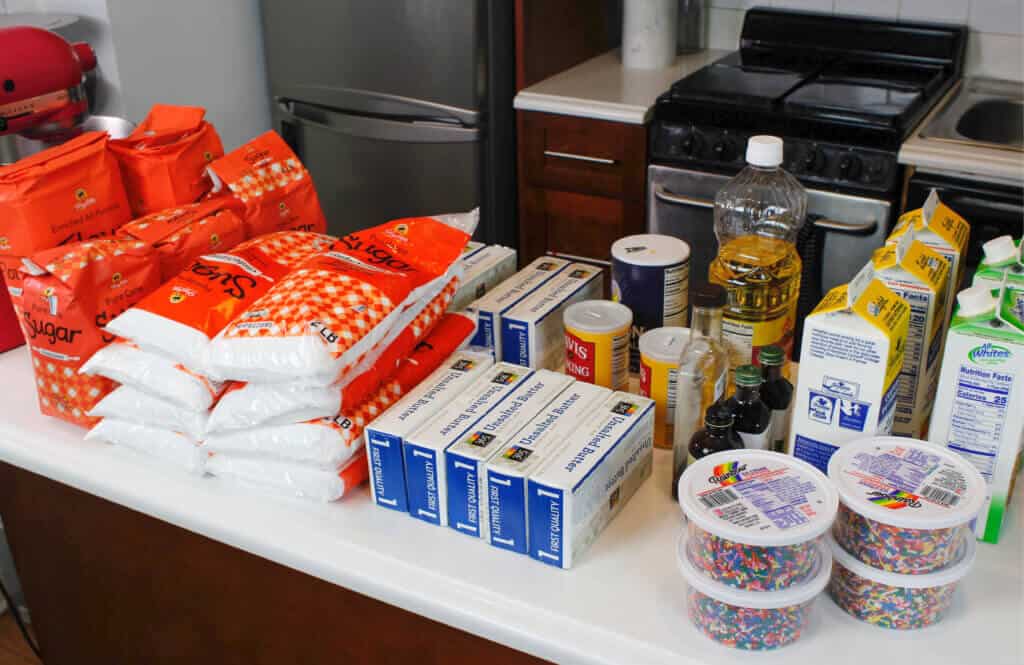 成分的相片，让一个4多层婚礼蛋糕