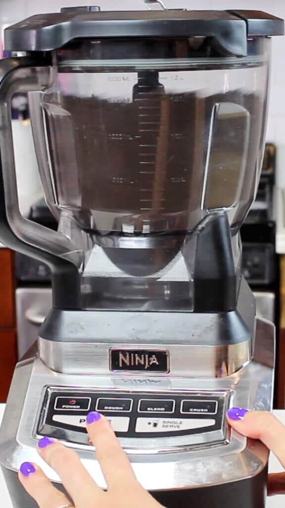 食品加工机的照片粉碎奥利奥