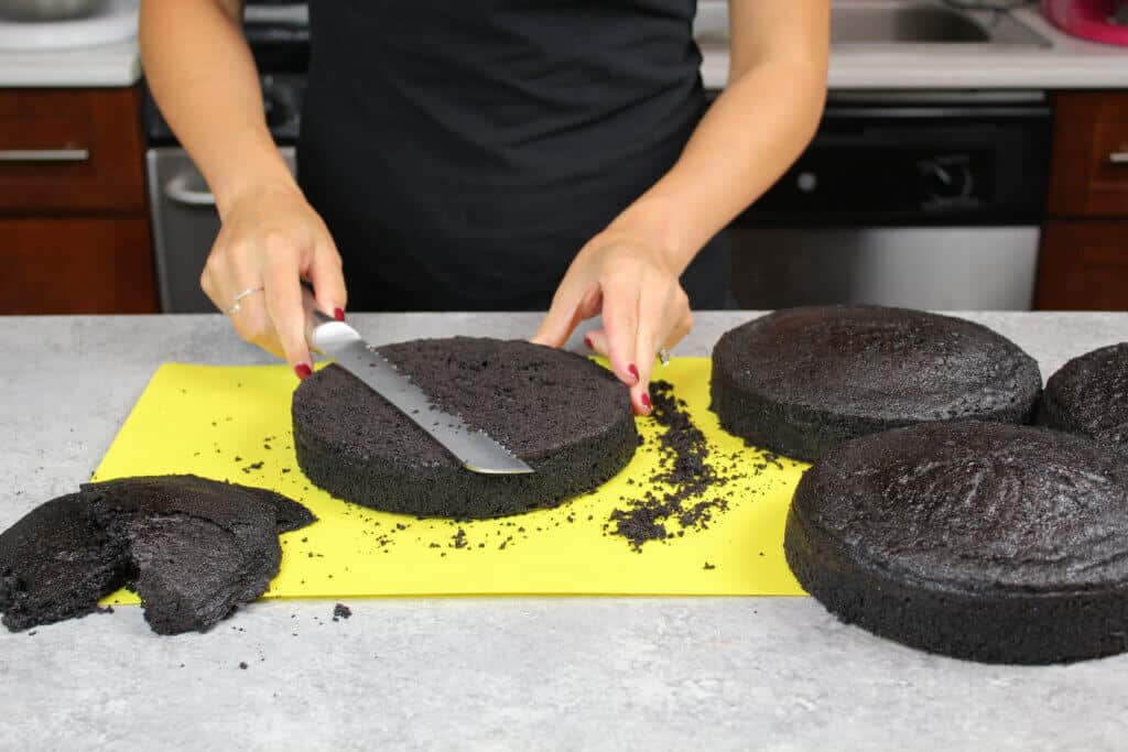 整平的黑丝绒糕饼层的图像