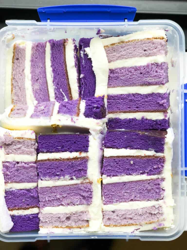 切成薄片的特百叶蛋糕来塑造我的办公室形象