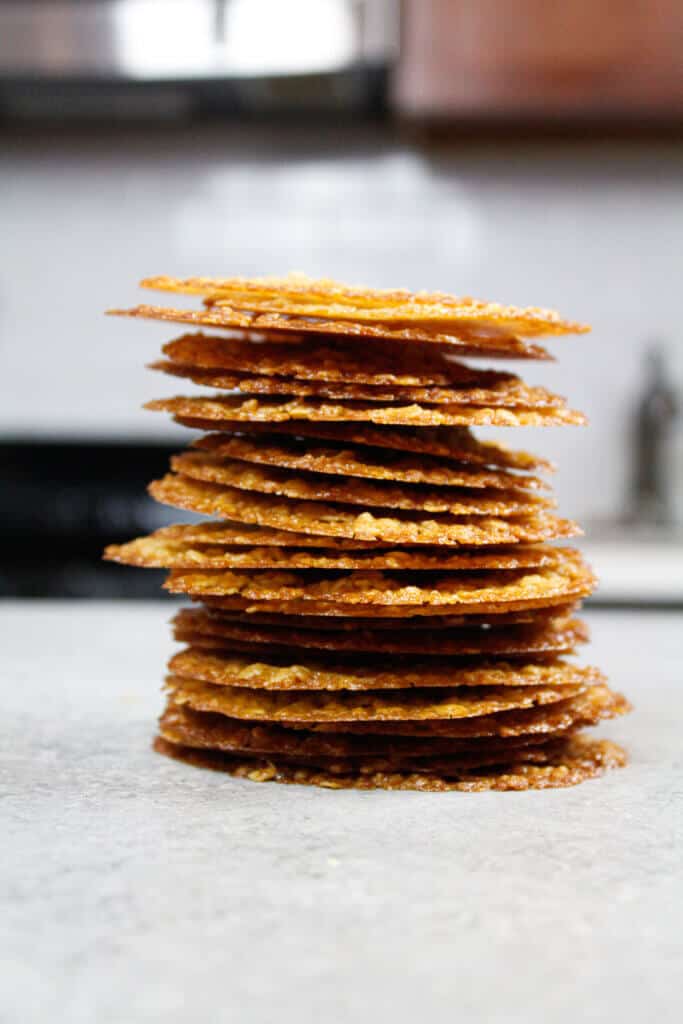 燕麦饼干花边堆叠的照片