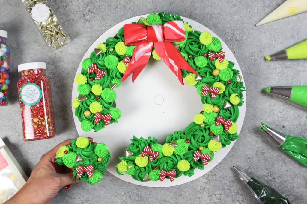 拉开的杯形蛋糕花圈图像