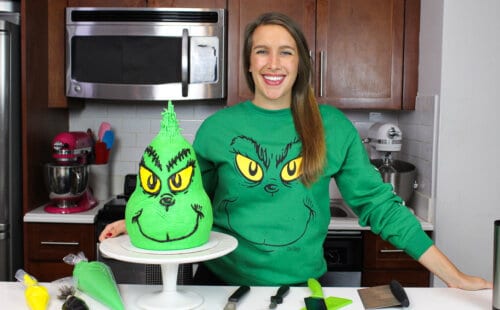 切尔西·怀特和格林奇蛋糕的图片