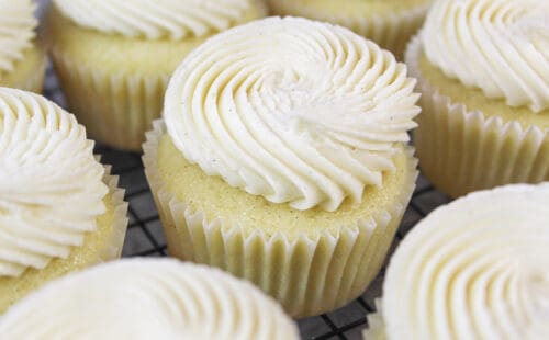 不含蛋或蛋免费蛋糕的图像磨砂鸡蛋奶油无结lol外围赔率霜