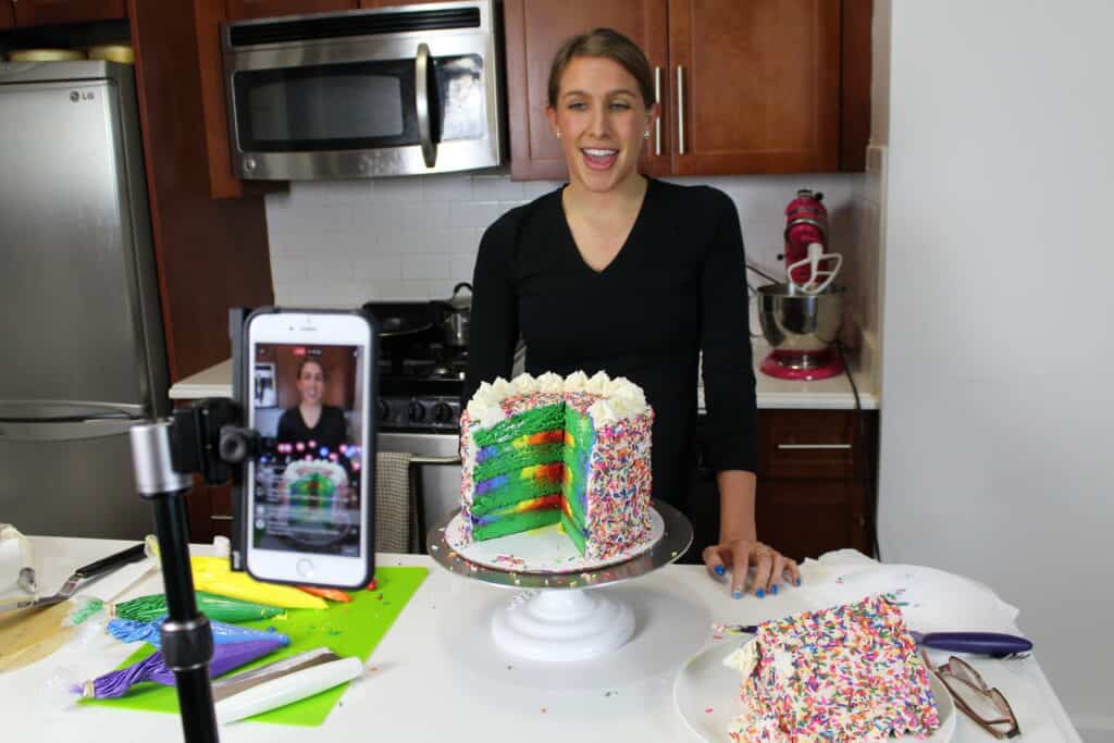 这是切尔西·怀特为美食网直播的画面