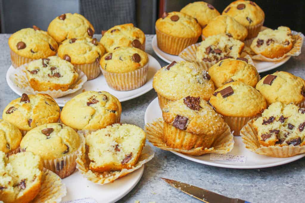 菜谱测试中几批切巧克力松饼的照片lpl外围赌注