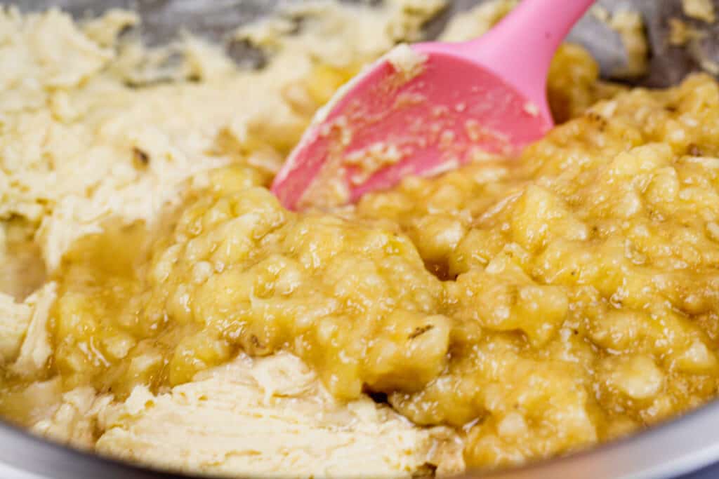 香蕉面包糊的形象是由超级成熟,棕色的香蕉