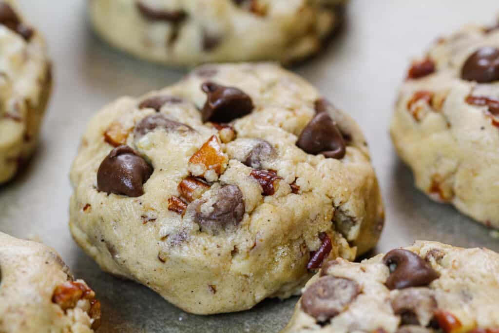 未烘烤的copycat doubletree巧克力曲奇饼的图象