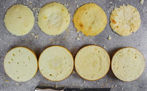 被过度烘烤，过度混合，underbaked和由过多的面粉糕饼层的图像
