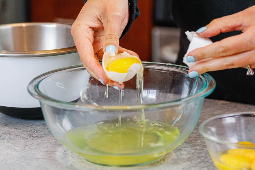 鸡蛋的图像分离，使分层天使蛋糕