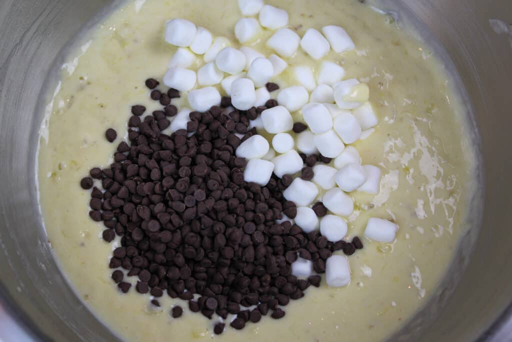 香蕉面包糊里的棉花糖和巧克力片