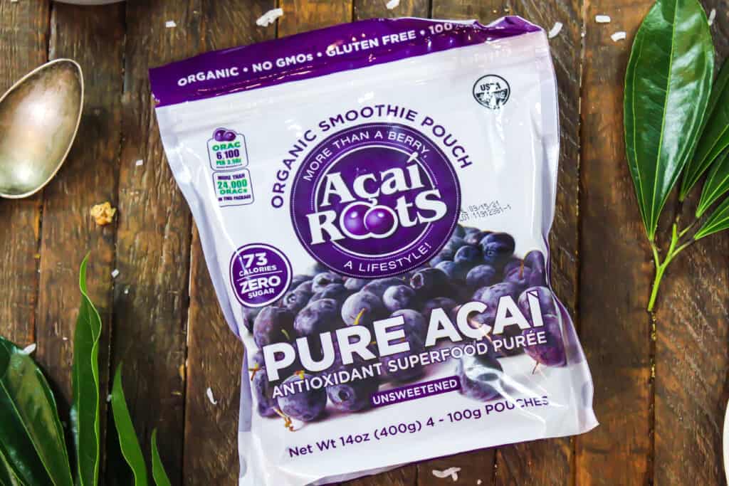 冻结的不加糖的acai的图象准备好用来制造花生酱acai碗