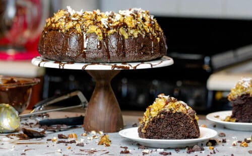 形象的德国巧克力磅蛋糕装饰巧克力釉