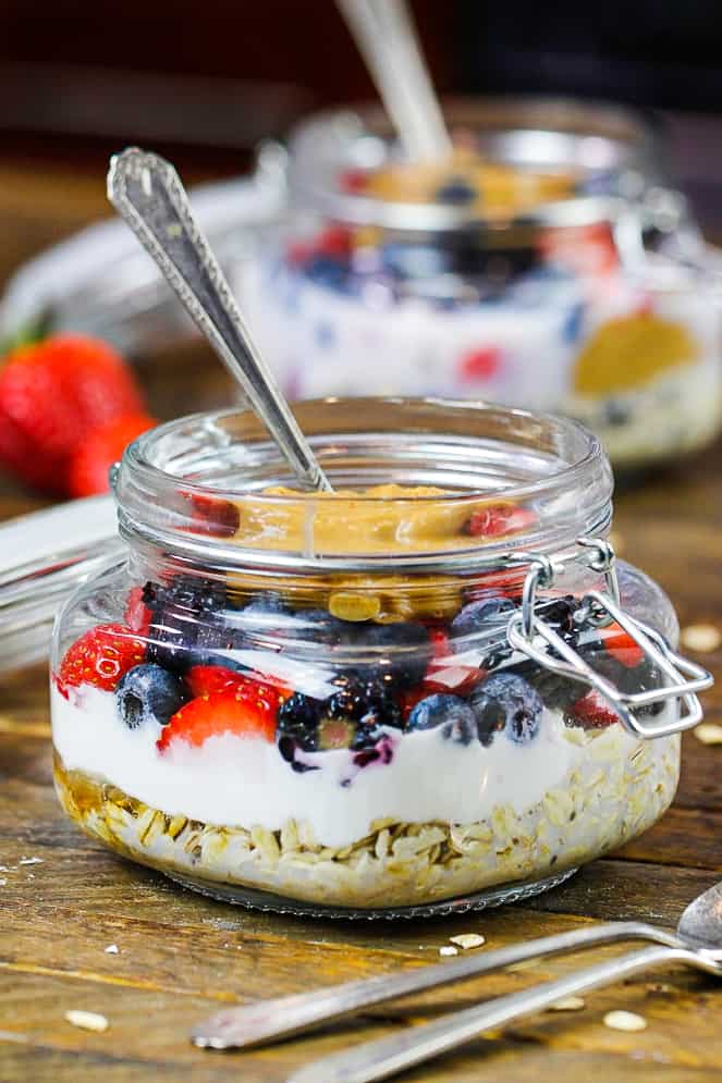 蛋白质的图像过夜燕麦不含蛋白质粉末制成