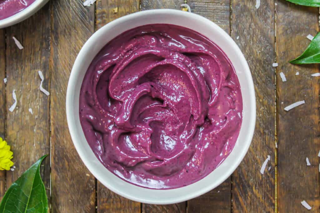 花生酱acai碗的图象没有任何浇头的