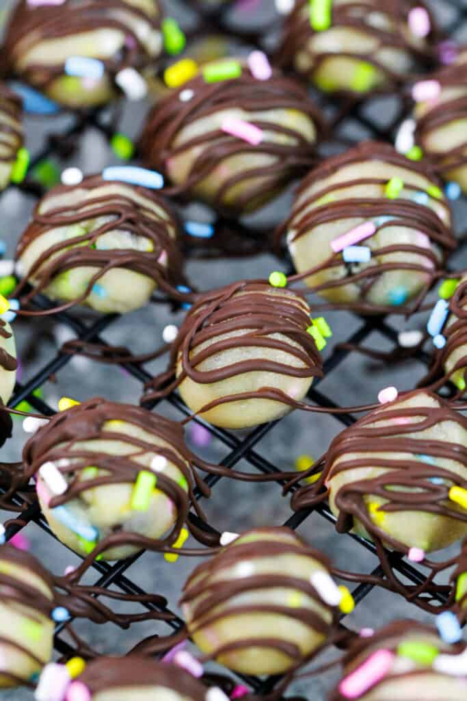 食用饼干面团咬的形象,可以无谷蛋白和素食主义者