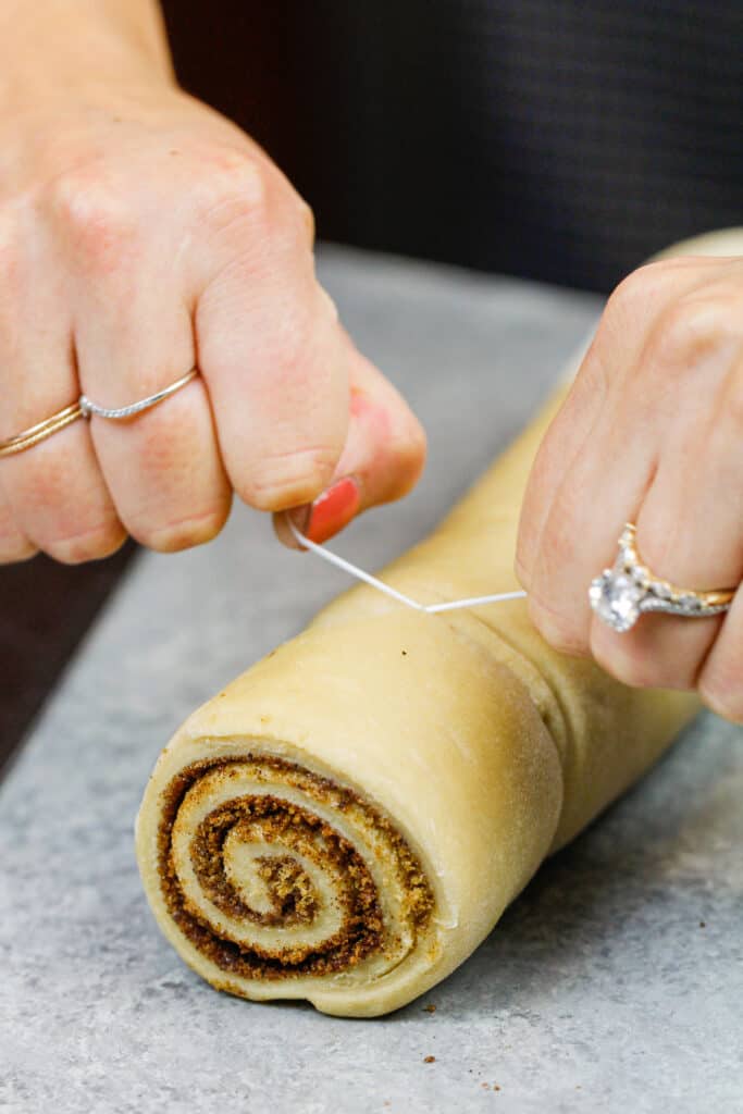 用牙线切快速酵母肉桂卷的图片