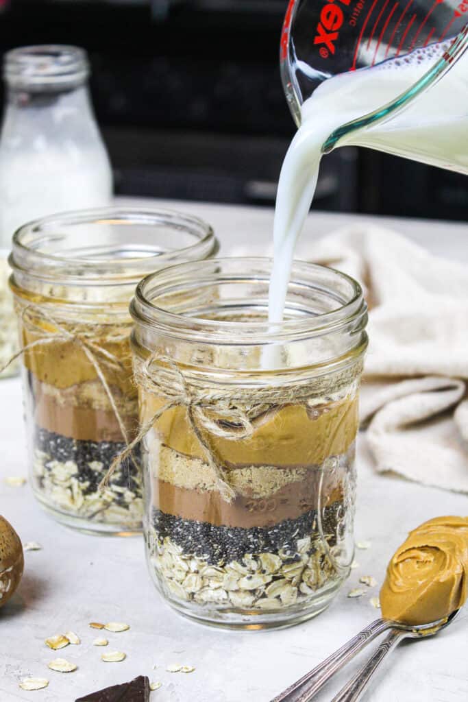 image of ingredients in a mason jar to make chocolate overnight oats