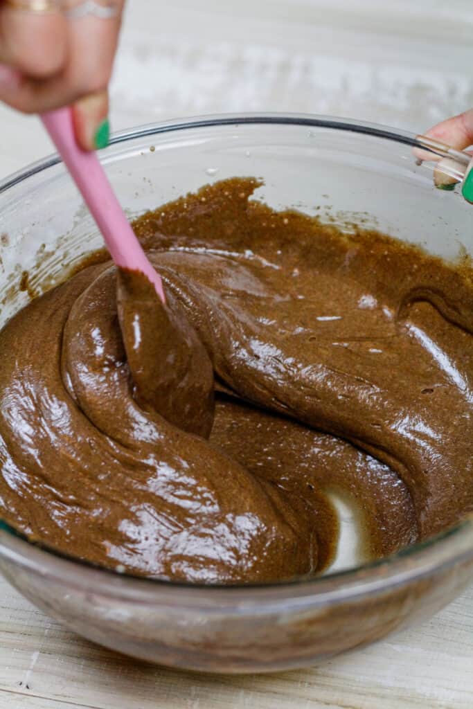 被搅动的Biscoff Brownie面团的图象