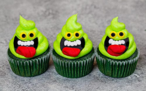 柜台上的蛋糕slimer形象