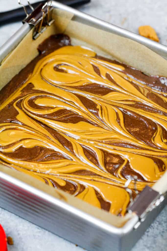 Biscoff Brugine的形象被曲奇饼旋转，准备被烘烤