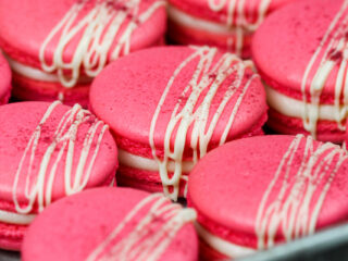 使用这个马卡龙故障排除指南制作的法国马卡龙图片