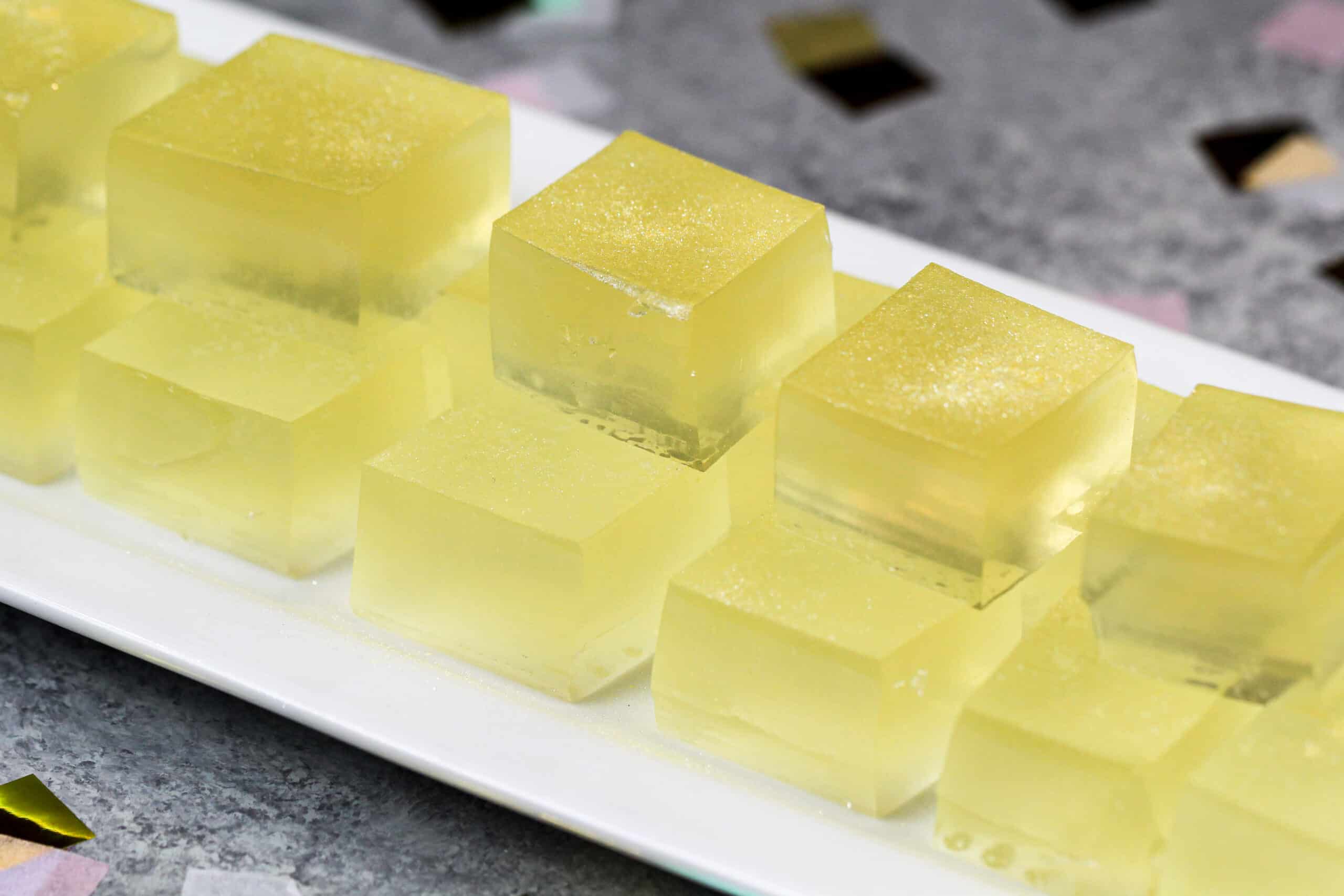 Champagne果冻射击的图象用伏特加酒和香槟做了