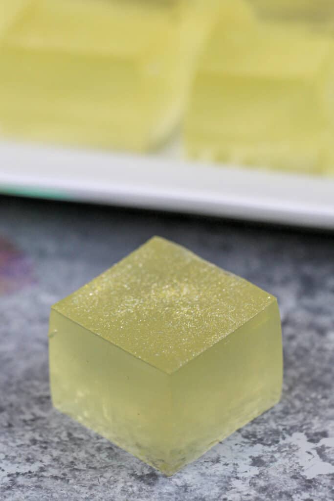 美丽的广场香槟果冻拍摄的图像