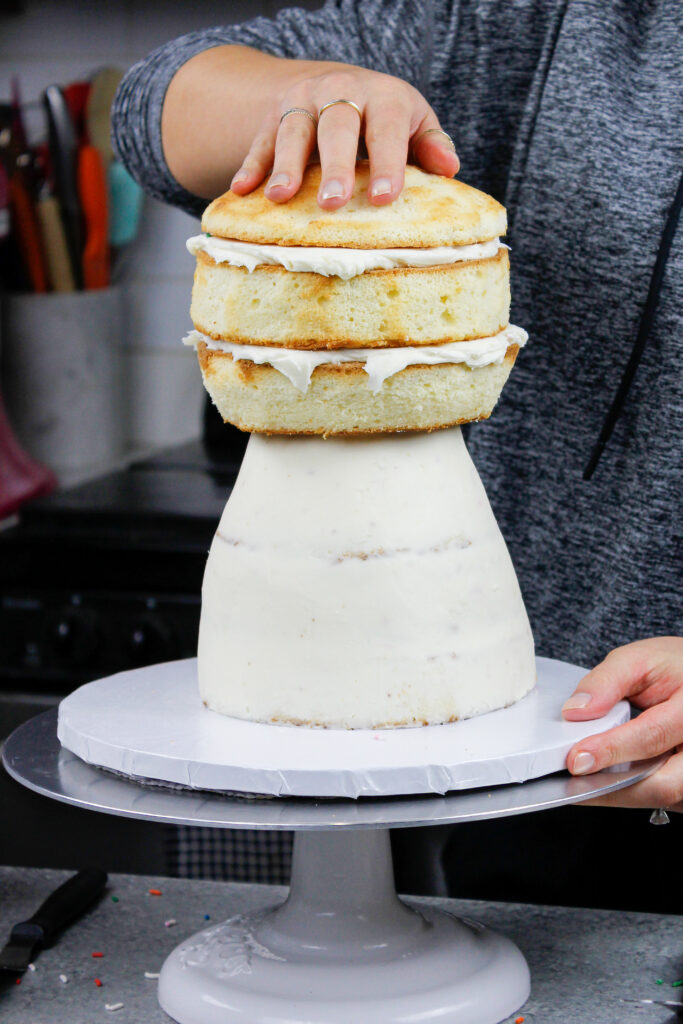 被堆积和结霜的蛋糕层数的图象做一个北极熊蛋糕