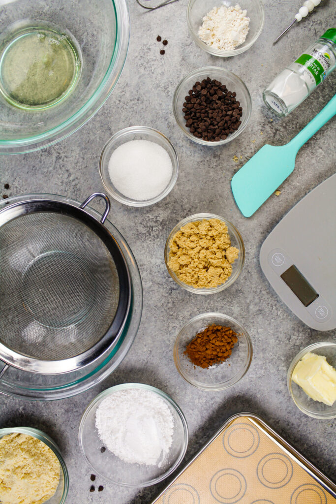 放置成分的图像制作法式饼干面团马卡龙