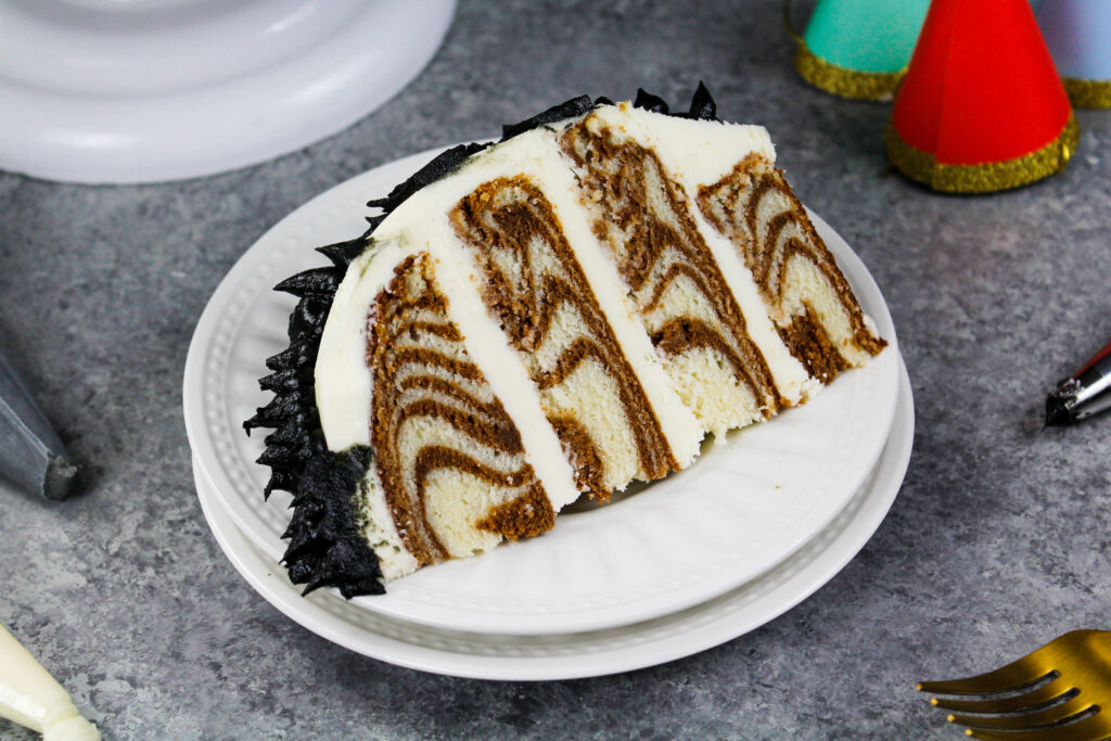 蛋糕切片的图象从斑马蛋糕的