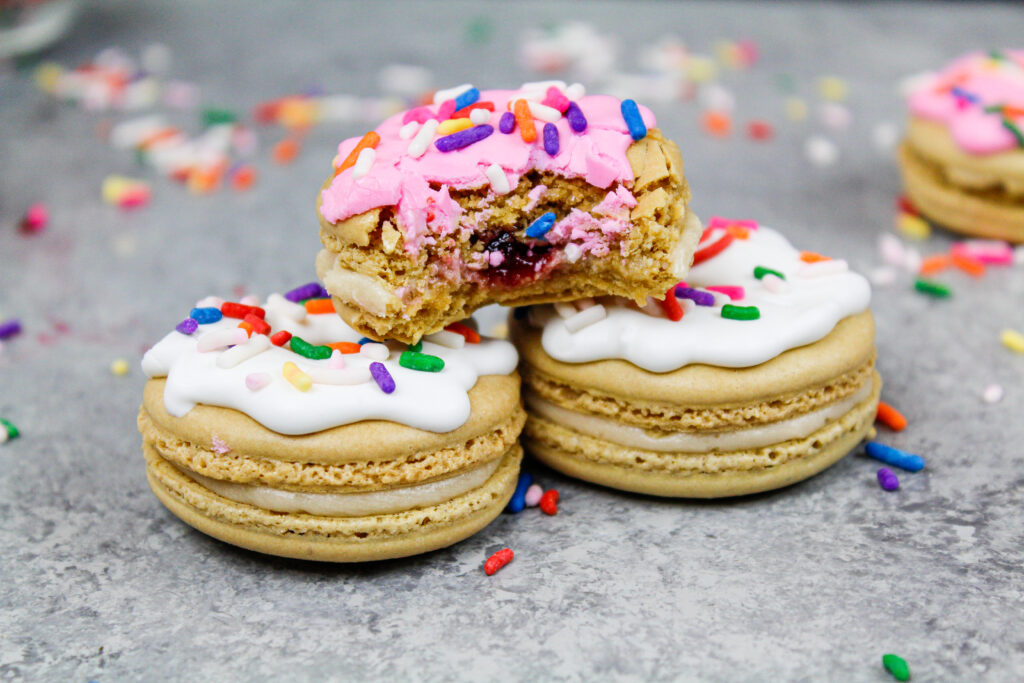 图像的果冻甜甜圈未曾被咬到的完整的贝壳和美味的馅