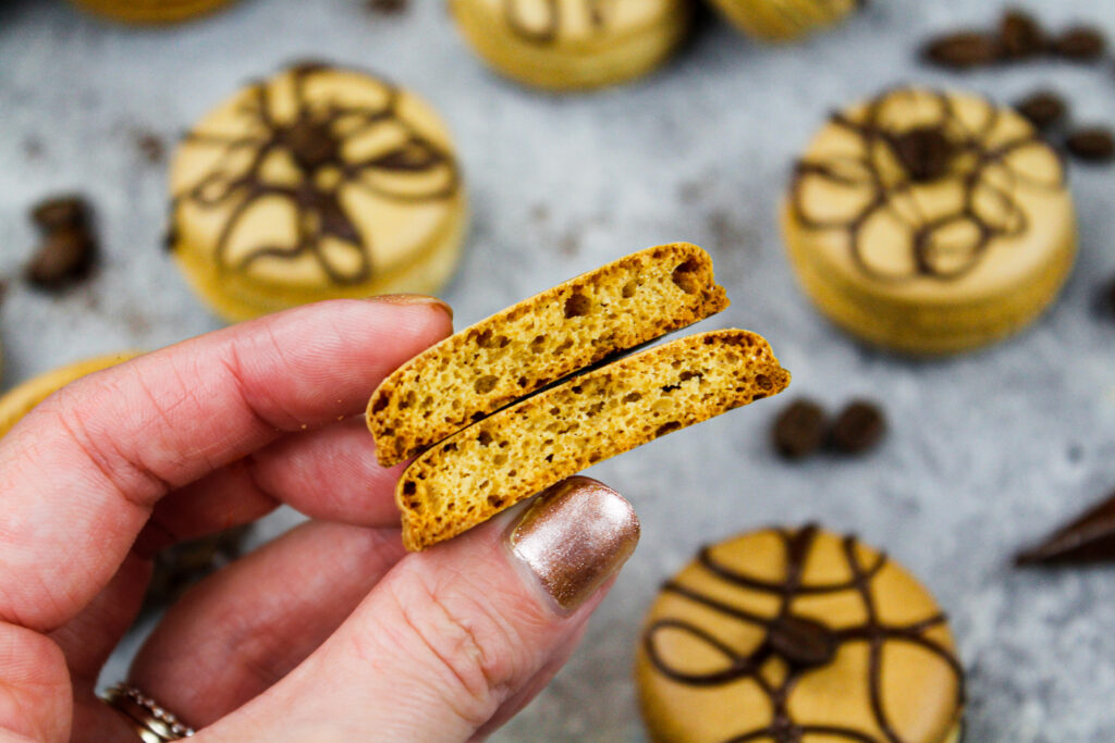 用速溶咖啡调味的全部印肉壳的图像