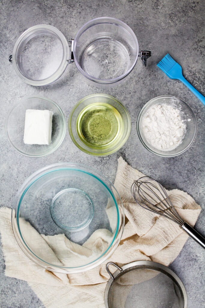 采用面粉，油和缩短制定的成分的图像制作自制平底锅释放