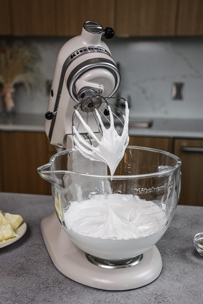 僵硬峰值蛋白酥皮的形象，被掀起粉扑奶酪糖霜