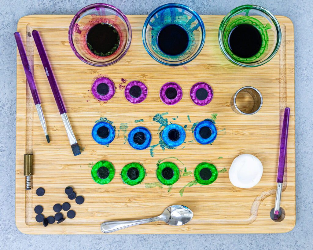 的一个现实的虹膜图像用方旦糖和凝胶食用色素