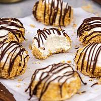 仿佛奶油和美味 不烤芝士饼咬 被咬显示它令人难以置信纹理