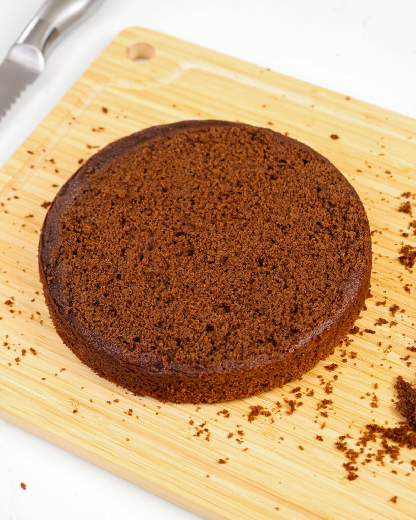 温柔的巧克力蛋糕层被夷为平地的锯齿刀